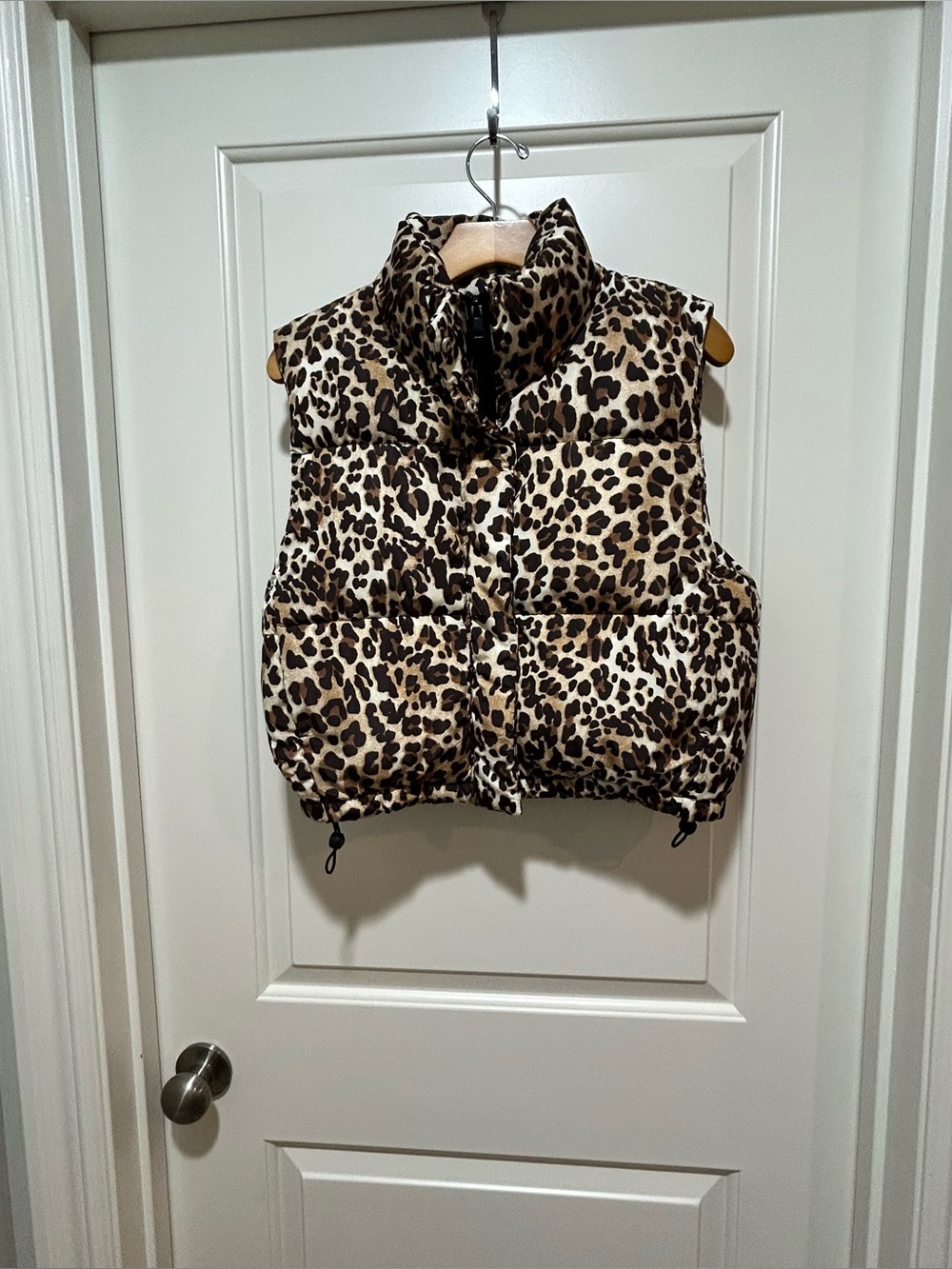 Love Tree women’s size M Leopard Print Puffer Vest. Two pocket zips up. Like New
